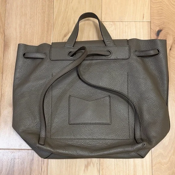 LIKE NEW Michael Kors Women’s Junie Medium Leather Flap Backpack - Picture 6 of 6